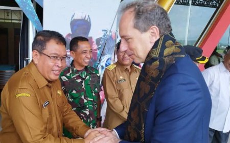 Sekda Sumbawa Doktor Budi Sambut Kedatangan Dubes Prancis untuk Konservasi Hiu Paus