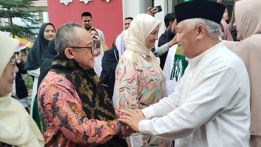 Mendikdasmen Uji Makalah Ilmiah Santri PMI Dea Malela dan Dialog dengan Pendidik Internasional