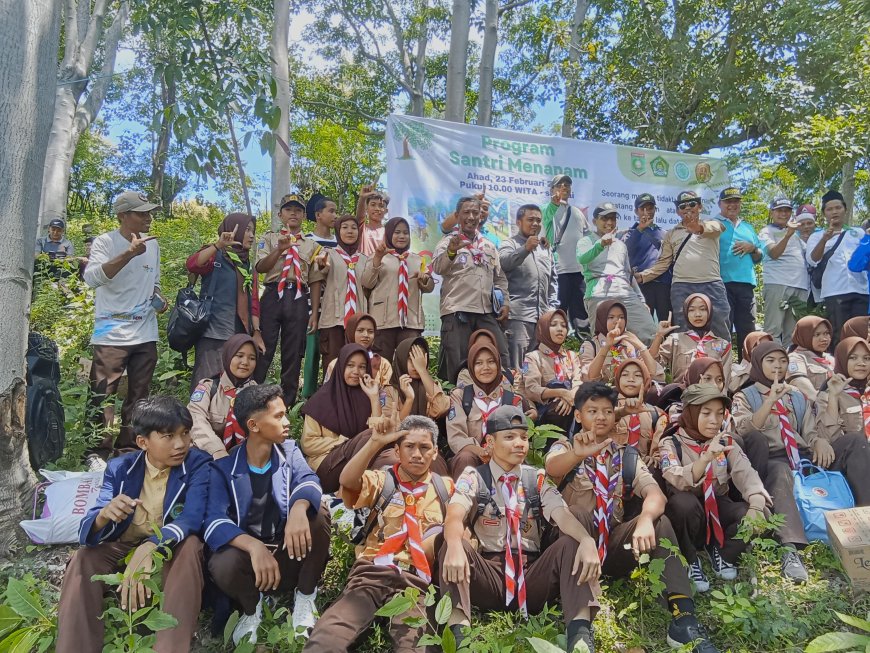 Pemda Sumbawa,MUI, PD Hidayatullah, Santri dan Gerakan Pramuka  Bersatu Menanam Ratusan Pohon