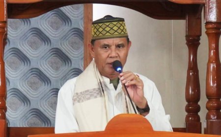 Bupati H.Jarot Tarawih di Samapuin, Ajak Warga Doakan dan Kawal Pemerintahan