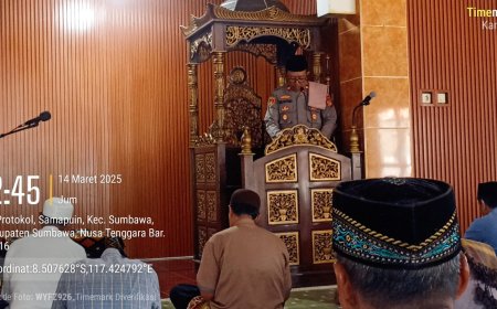 Kapolsek Sumbawa Sampaikan Khotbah Jumat, Ingatkan Pentingnya Manfaatkan Waktu