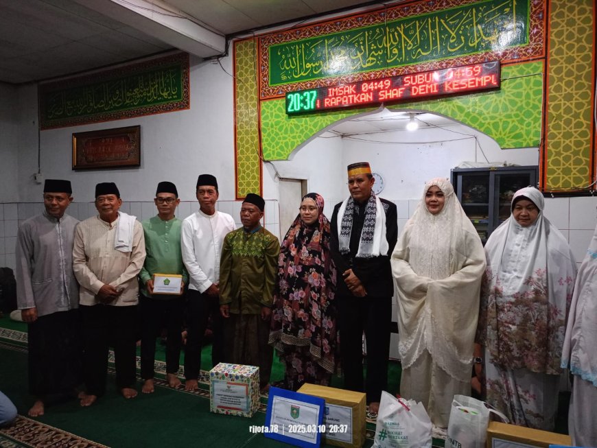 BAZNAS NTB Salurkan 100 Paket Berkah Ramadhan dalam Safari Ramadhan  Gubernur dan Wakil Gubernur