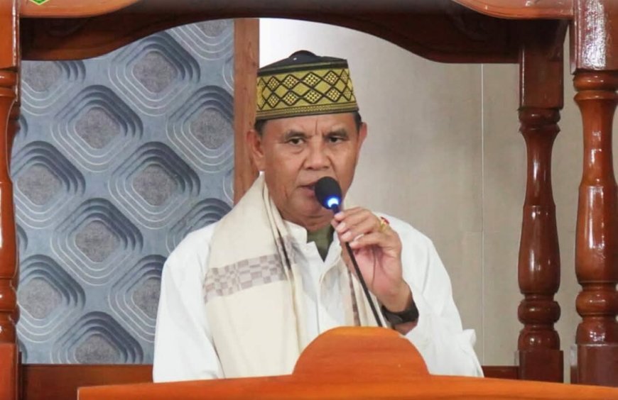 Bupati H.Jarot Tarawih di Samapuin, Ajak Warga Doakan dan Kawal Pemerintahan