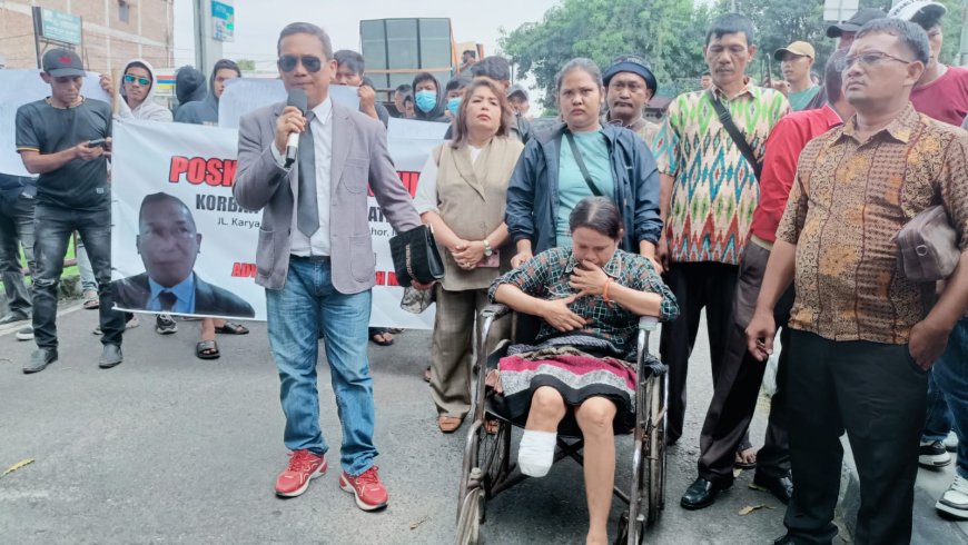 Gunakan Kursi Roda, Korban Dugaan Malpraktek RS Mitra Sejati minta Kapoldasu Tindaklanjutin Laporannya