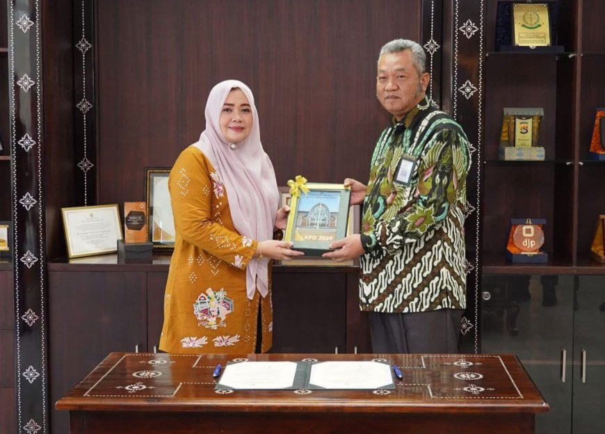 Wagub NTB Umi Dinda Teken Penyerahan LKPD Unaudited 2024