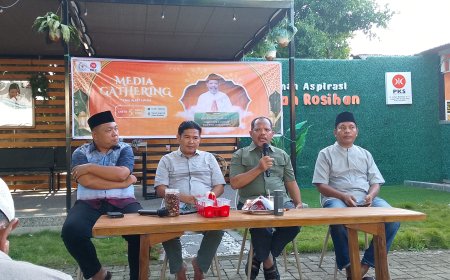 Silaturahmi Lebaran H Johan  di Sumbawa: Jalin Sinergi dengan Media, Bahas Isu Strategis Daerah