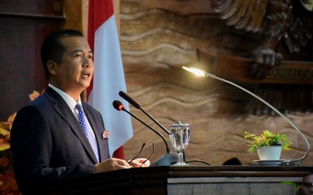 Gubernur NTB Miq Iqbal Hadiri Rapat Paripurna Ranperda Usul Prakarsa  DPRD