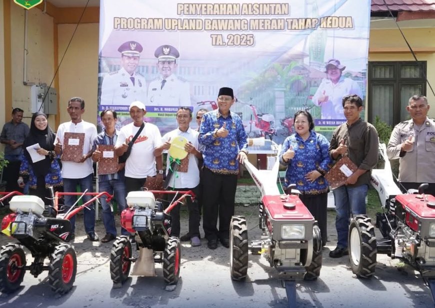 Sumbawa Panen Harapan: Bupati Jarot Salurkan Alsintan ke 22 Kelompok Tani Demi Pertanian 'Upland'!