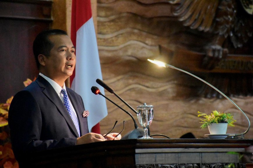 Gubernur NTB Miq Iqbal Hadiri Rapat Paripurna Ranperda Usul Prakarsa  DPRD