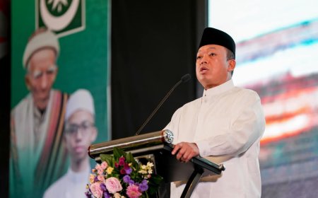 Sampaikan Salam Hormat Prabowo Subianto, Menteri Nusron Wakili Presiden Hadiri Perayaan Hadi NW ke 72 dan Membuka Mukernas PB NW 2025