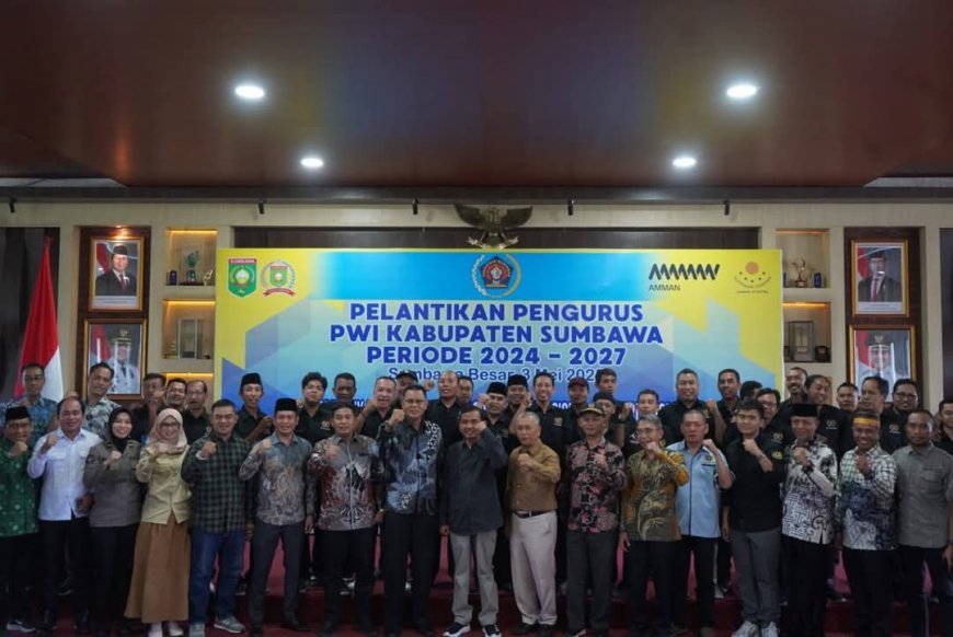 Pengurus PWI Sumbawa Dikukuhkan, Bupati Jarot Kagum Prestasi Porwanas dan Soliditas Organisasi!"