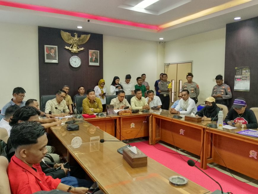 Aliansi Sumbawa Melawan  'Kepung' DPRD, Ungkap Deretan Persoalan: UU TNI, Buruh Migran Terlantar, Petani Jagung Tercekik Regulasi, hingga Anggaran Pendidikan