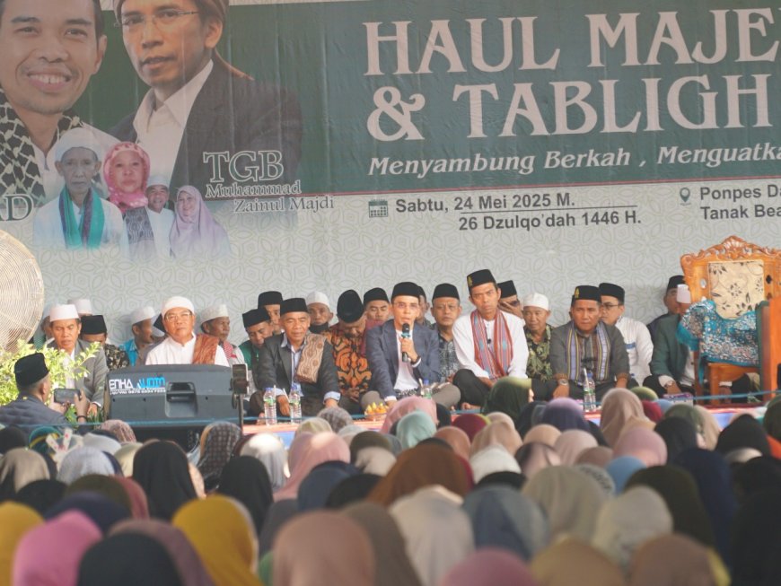 Dua Ulama Aswaja dalam Satu Panggung Tabligh Akbar di Lombok: TGB Zainul Majdi dan Ustad Abdul Somad