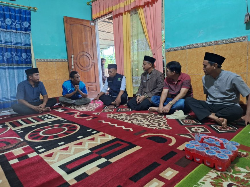 Kepala Kemenag Sumbawa Takziah ke Rumah Duka Almarhumah Jamaah Haji di Ai Boro