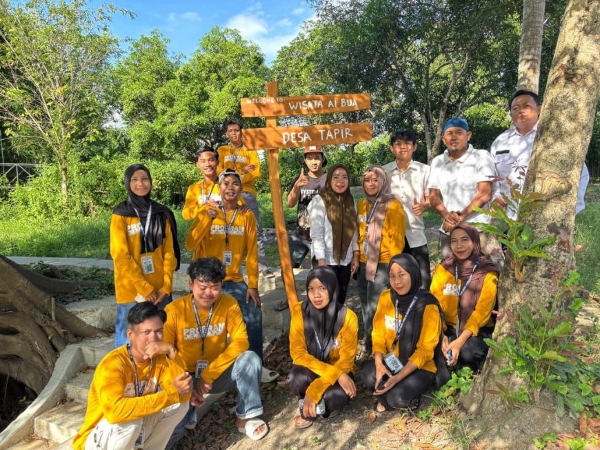 Mahasiswa PROMER UTS 2025 Pasang Plang Penanda Wisata Ai Bua: Dorong Promosi dan Potensi Desa Tapir KSB