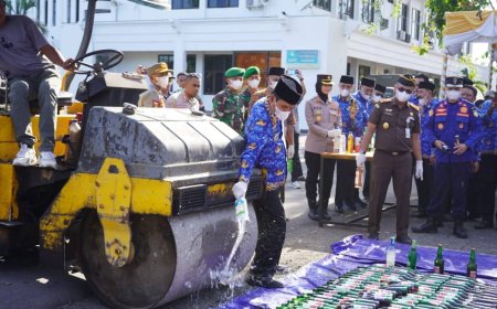 842 Botol Miras 'Tumbang' di Tangan Pemkab Sumbawa: Aksi Berani Lindungi Generasi!