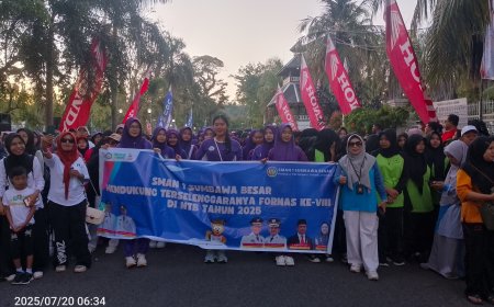 SMAN 1 Sumbawa Besar Meriahkan Jalan Sehat Fornas ke-8 dengan Ribuan Peserta