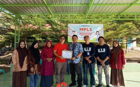 Hangat dan Haru Selimuti Perpisahan Mahasiswa MBKM UTS di SMAN 1 Moyo Hulu