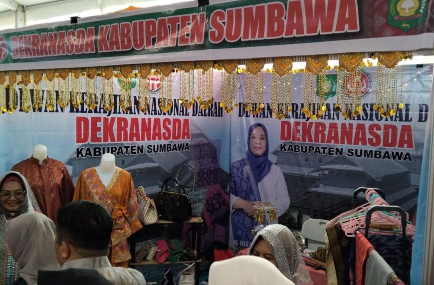 Wastra dan Kriya Sumbawa Memukau di Dekranas Expo 2025: Hj. Ida Fitria Jarot Bawa Semangat Kearifan Lokal ke Kancah Nasional