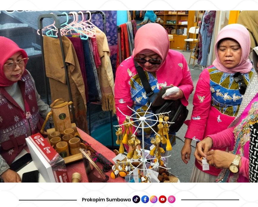 Wastra dan Kriya Sumbawa Memukau di Dekranas Expo 2025: Hj. Ida Fitria Jarot Bawa Semangat Kearifan Lokal ke Kancah Nasional