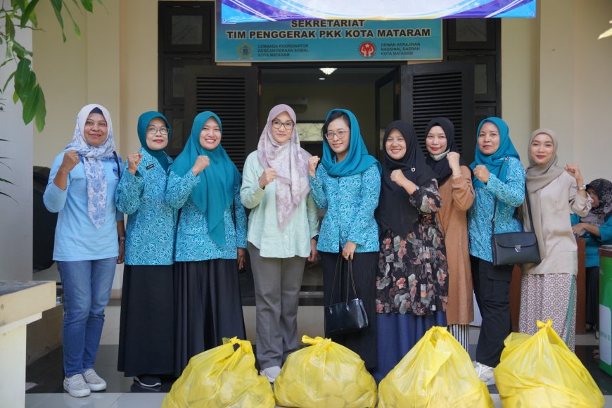 TP. PKK NTB Bergerak Cepat, Salurkan Bantuan Makanan untuk Korban Banjir Kota Mataram