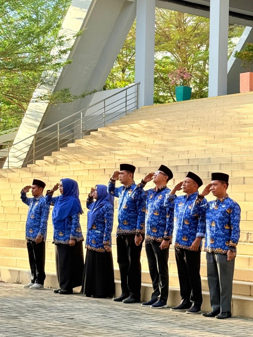 Peringati HUT RI ke 80, Sekretaris DPRD Sumbawa Ajak Staf Teladani Semangat Kemerdekaan dalam Pengabdian