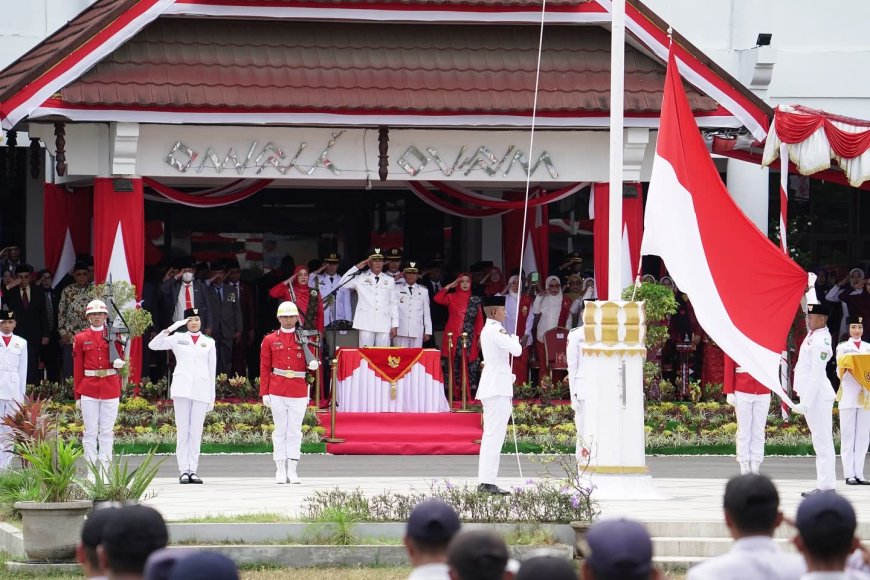Sumbawa Gelar Upacara Peringatan HUT Ke-80 RI, Bupati H. Jarot Pimpin Langsung Detik-Detik Proklamasi