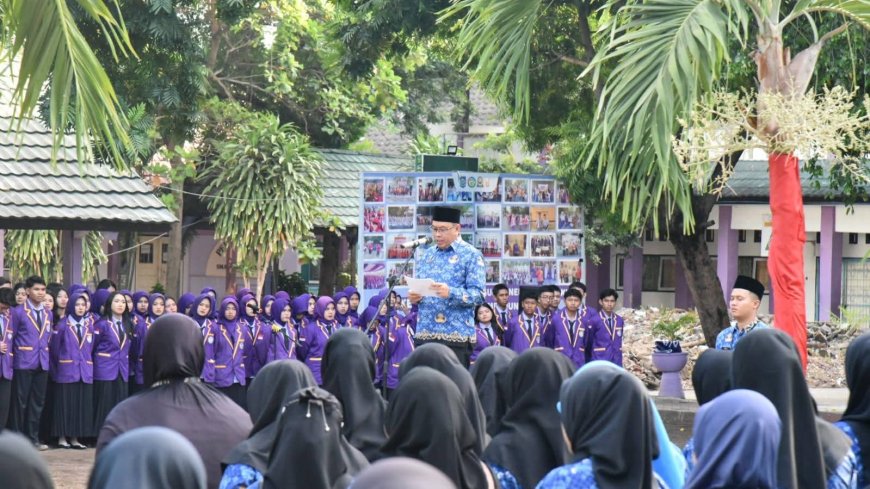 Pimpin Upacara HUT ke-80 RI di Smanika, Sekda Sumbawa Ajak Jajaran Fokus pada Kesejahteraan Rakyat