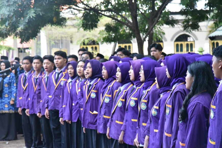 Pimpin Upacara HUT ke-80 RI di Smanika, Sekda Sumbawa Ajak Jajaran Fokus pada Kesejahteraan Rakyat