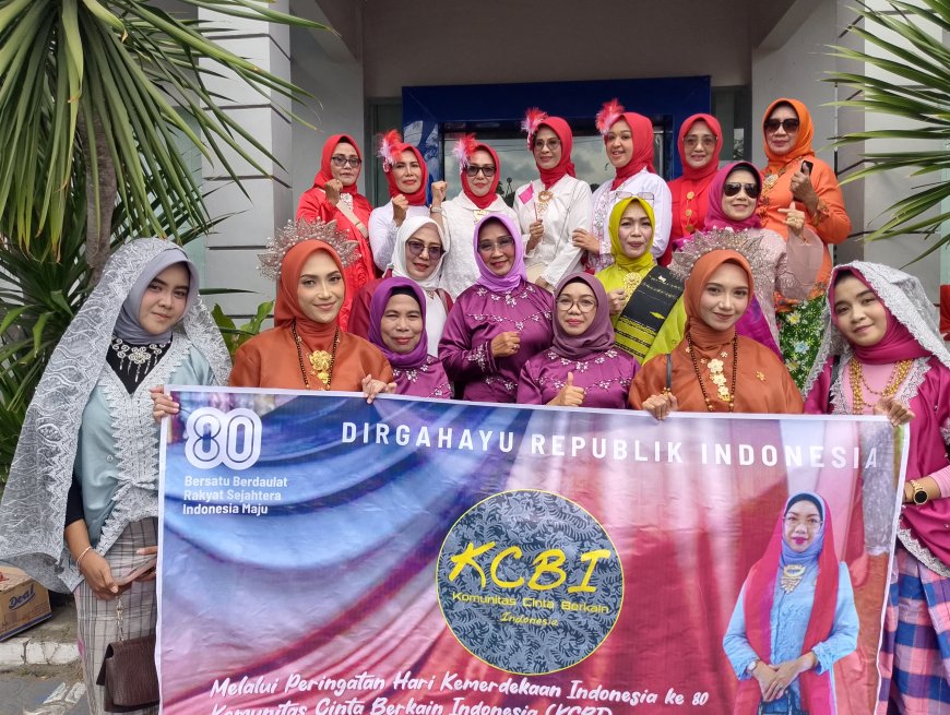 Gelar Karnaval Alegoris HUT RI,  Ribuan Warga Sumbawa Gelorakan Kain Tradisional