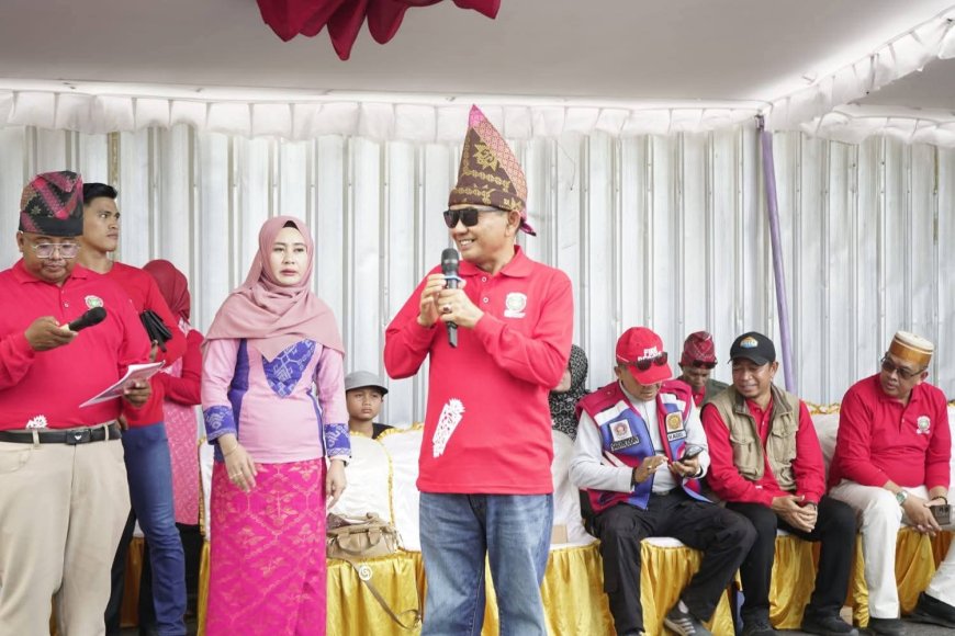 Sumbawa Meriahkan HUT RI ke-80. Wakil Bupati Sumbawa Lepas Peserta Pawai Budaya, Promosikan Potensi Daerah