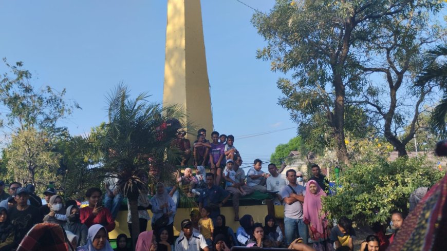Pawai Budaya HUT Ke-80 RI di Sumbawa Pukau Ribuan Penonton