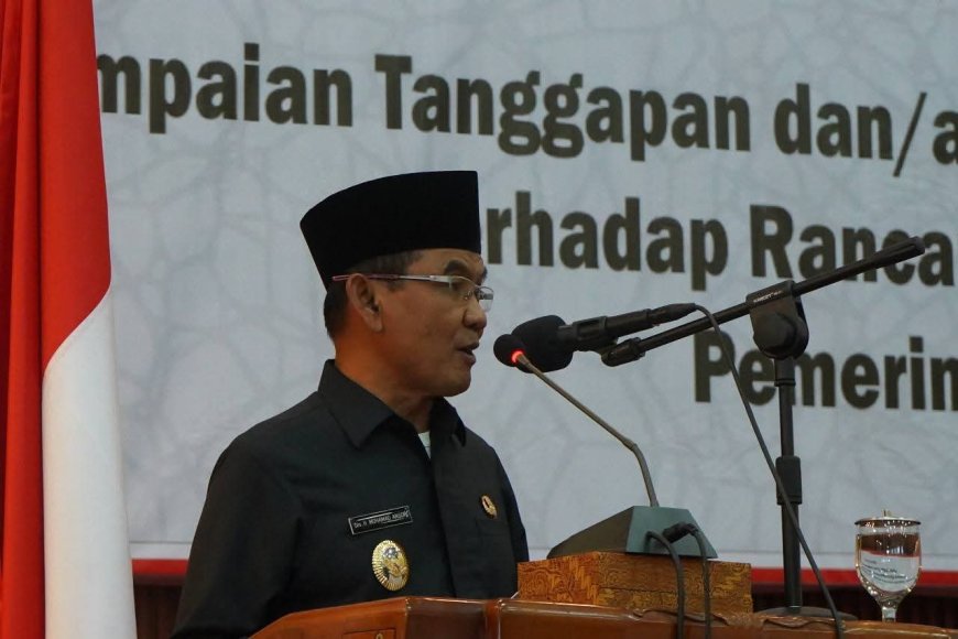 Bupati Sumbawa Jawab Kritik Fraksi: Fokus pada Kenaikan Modal BUMD dan Optimalisasi PAD Berbasis Digital