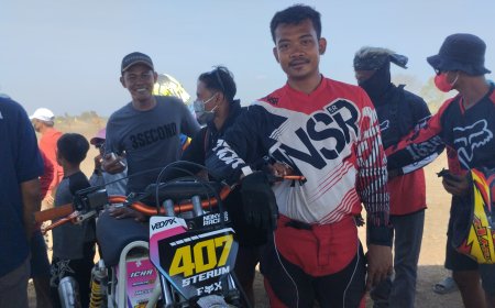 Otong Kosasih Juara Bebek Modifikasi "Ojek Gabah" di Semarak Merdeka Grasstrack Sumbawa
