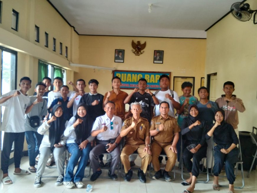 Camat Moyo Hilir Lepas Kontingen Atlet PORKAB, Pesan Penting Jaga Sportivitas dan Nama Baik Kecamatan