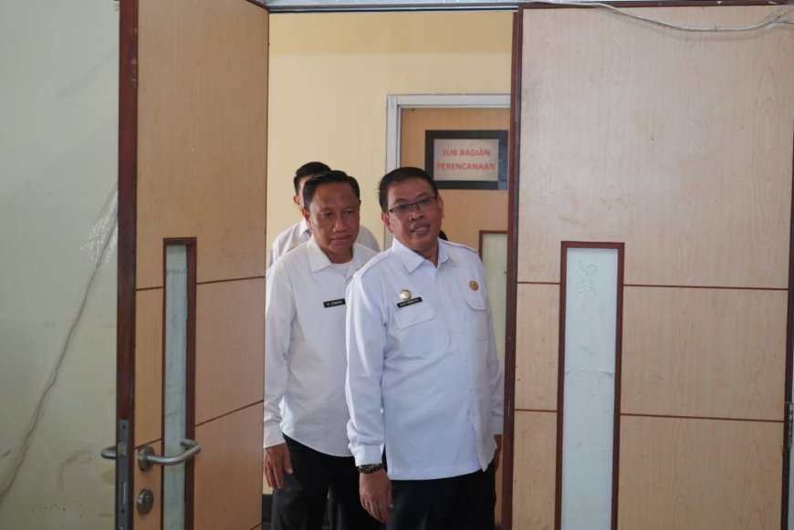 Sekda Sumbawa Pimpin Apel  di Setwan, Tekankan Disiplin dan Sinergi Kinerja