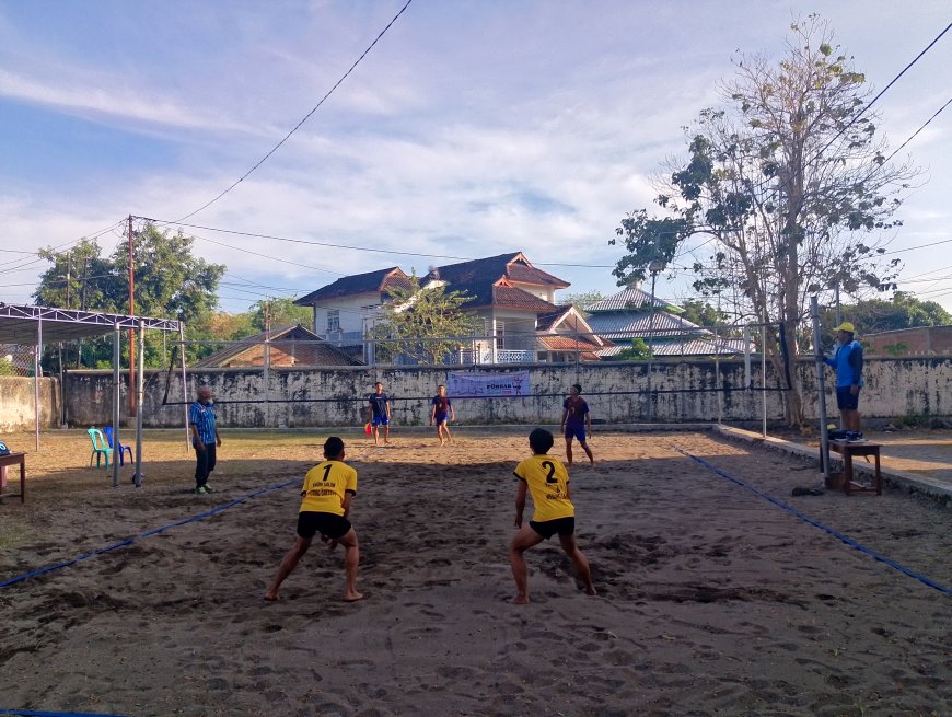 Laga Sengit Voli Pantai Porkab Sumbawa, Batulanteh Tundukkan Unter Iwes