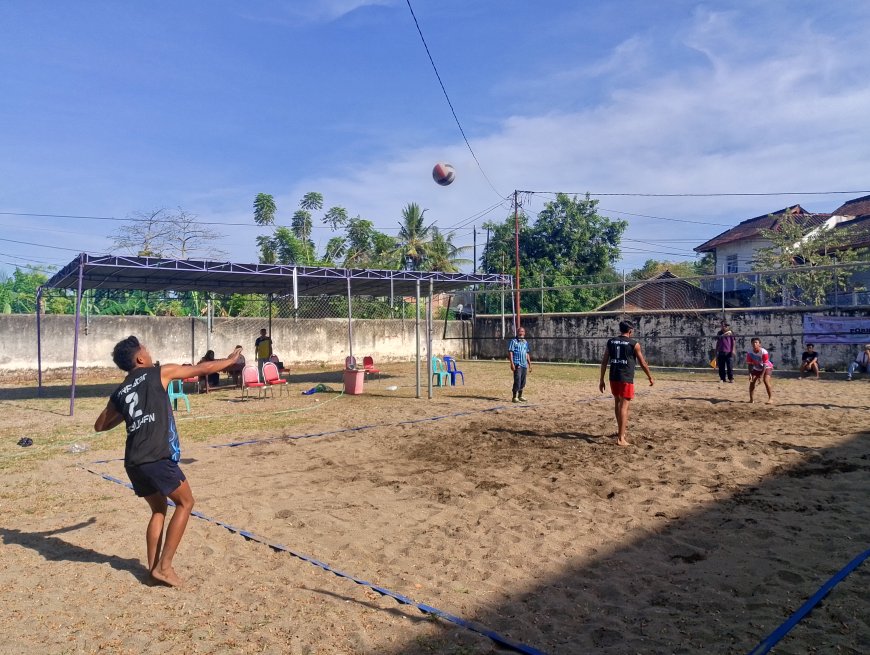 Drama Tiga Set, Labuhan Badas Tundukkan Rhee di Porkab Voli Pantai