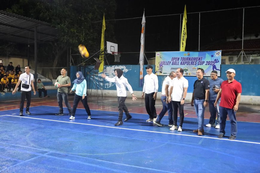 Kapolres Sumbawa Cup Resmi Dibuka, KONI Sebut Ajang Strategis Gelorakan Semangat Olahraga dan Pererat Sinergi