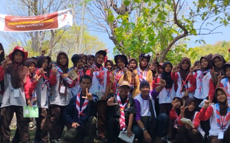 Pramuka Sumbawa Diasah Jadi 'Jurnalis Andal': Kuasai Teknik Verifikasi dan Piramida Terbalik di Buper Olat Ojong