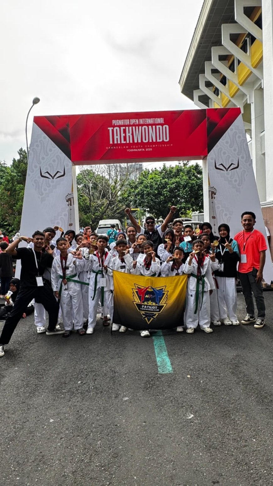 Taekwondo Sumbawa Ukir Sejarah di Pugnatour Sport Tourism Yogyakarta Open: Dojang Patriot Borong 21 Medali, Raih 16 Emas Internasional