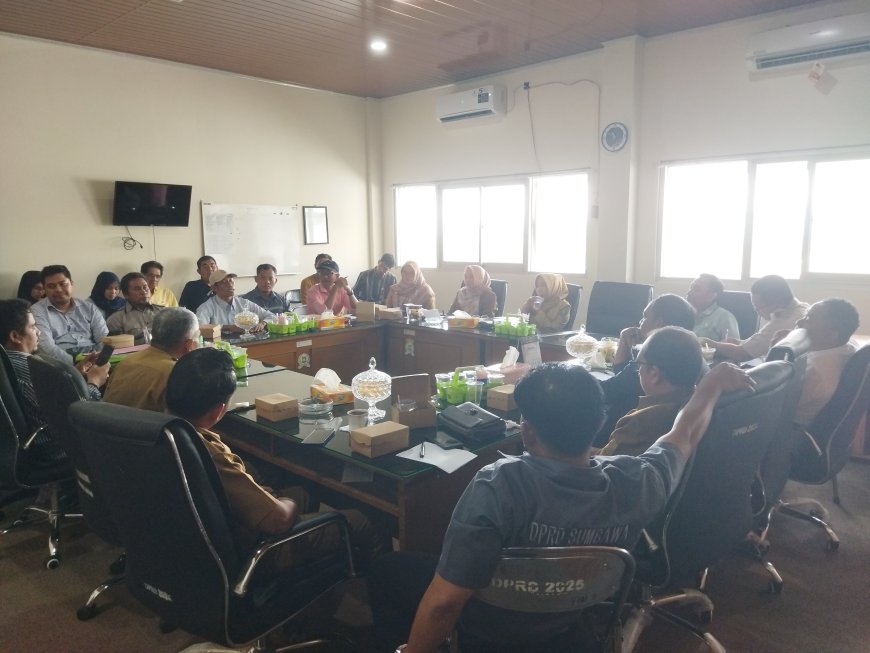 Komisi III DPRD Sumbawa Gelar RDP Terkait Dugaan Kerusakan Lingkungan Akibat Penambangan Pasir di Desa Luk