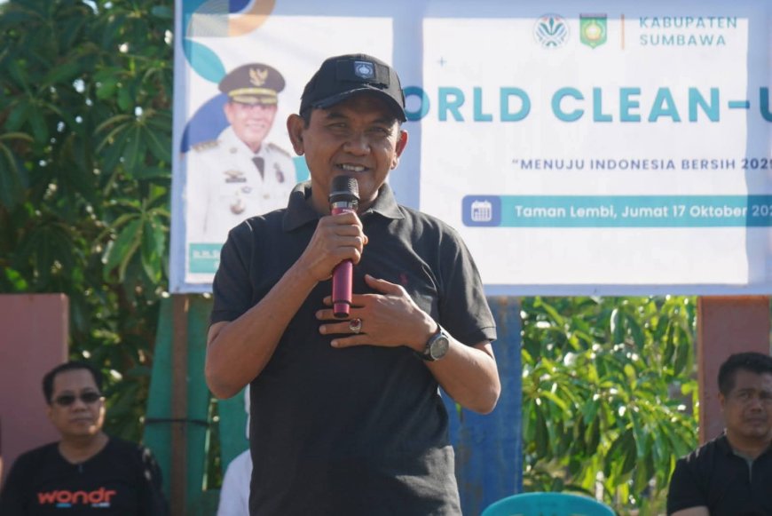 Jadikan Kabupaten Sumbawa Bersih dan Sehat, Wabup Bersama ASN Lingkup Pemkab Sumbawa Gotong Royong Bersihkan Lingkungan