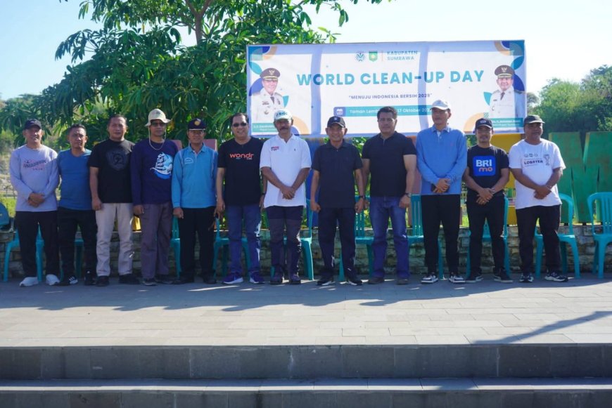 Jadikan Kabupaten Sumbawa Bersih dan Sehat, Wabup Bersama ASN Lingkup Pemkab Sumbawa Gotong Royong Bersihkan Lingkungan