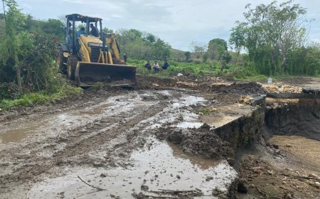 Fokus BPBD Sumbawa: Gerak Cepat Pulihkan Akses Jalan Provinsi di Moyo Hilir Pasca-Hujan Deras