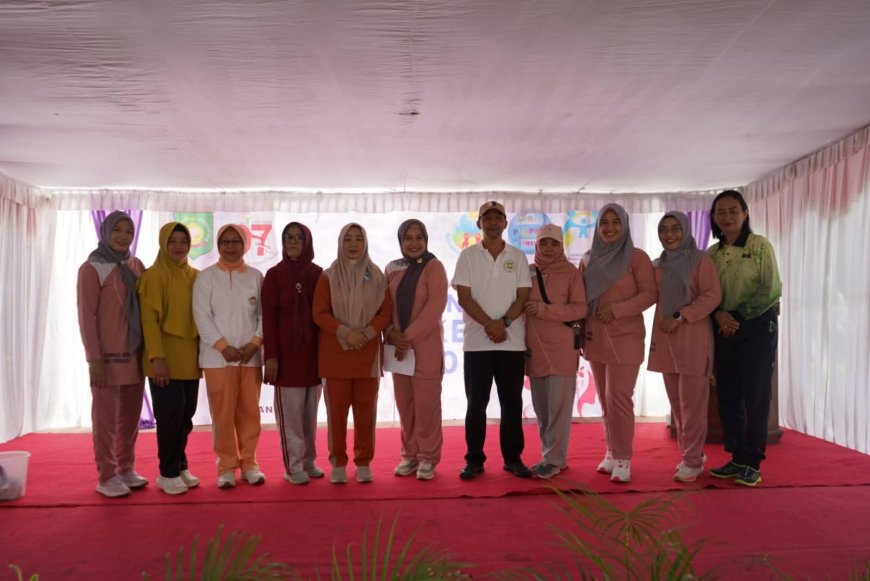 Senam Sehat Bersama dan Pembukaan Perlombaan Sambut Hari Ibu ke-97 di DPRD Kabupaten Sumbawa