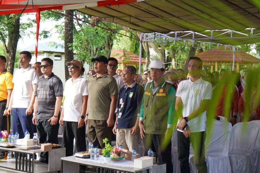 Senam Sehat Bersama dan Pembukaan Perlombaan Sambut Hari Ibu ke-97 di DPRD Kabupaten Sumbawa