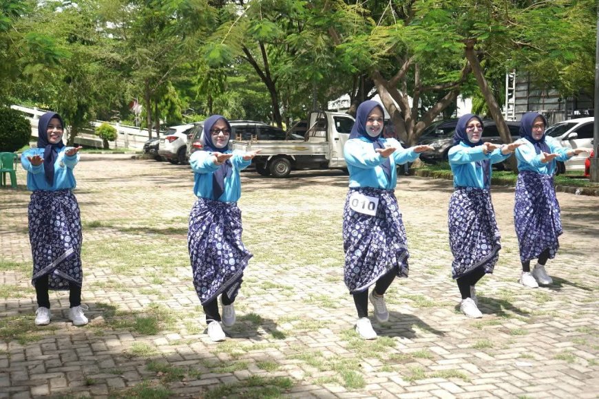 Senam Sehat Bersama dan Pembukaan Perlombaan Sambut Hari Ibu ke-97 di DPRD Kabupaten Sumbawa