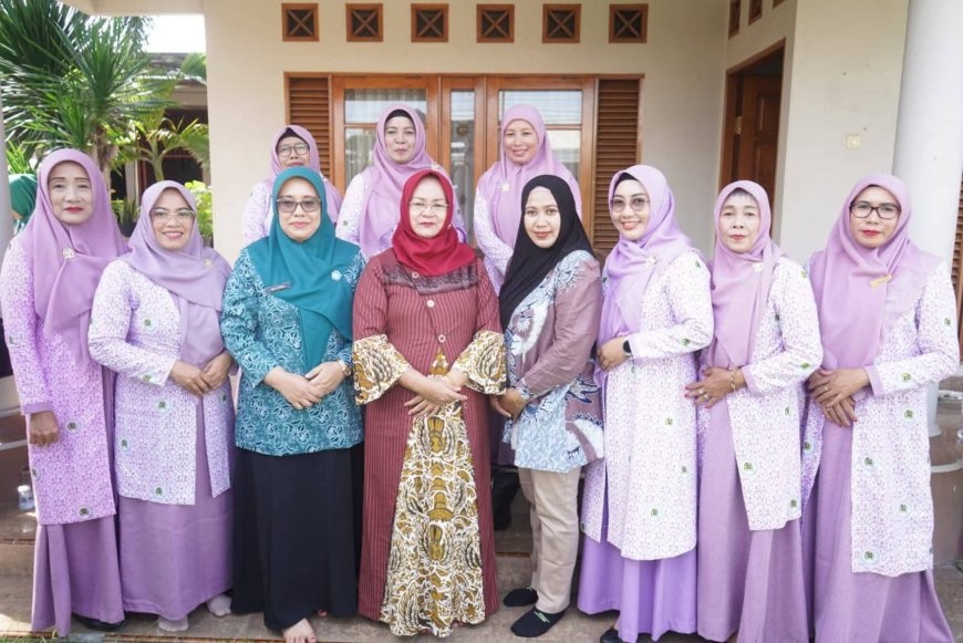Anjangsana Hari Ibu: Sentuhan Kasih TP PKK Sumbawa kepada Pelopor Perempuan dan Anak Berkebutuhan Khusus
