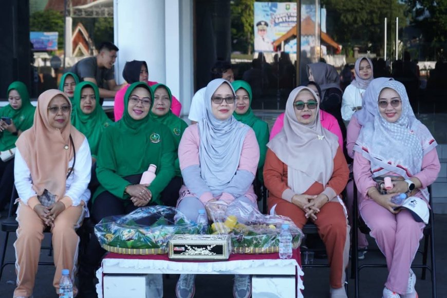 Jaga Kekompakan dan Kebersamaan, DWP Kabupaten Sumbawa Adakan Senam Sehat dan Bazar Sambut HUT Ke-26